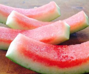 أربع فوائد لقشور البطيخ.. منها خسارة الوزن وزيادة الرغبة