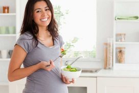 طعام الحامل يؤثر حتى في لون شعر مولودها