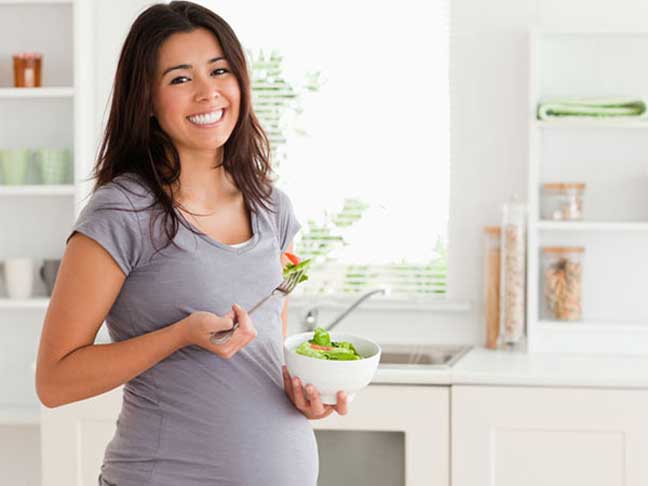 طعام الحامل يؤثر حتى في لون شعر مولودها