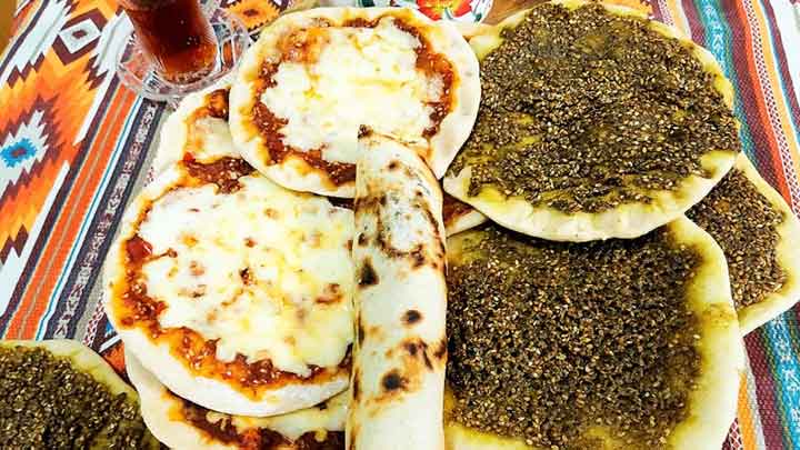 طريقة عمل المناقيش السورية بالزعتر والجبن بالخطوات