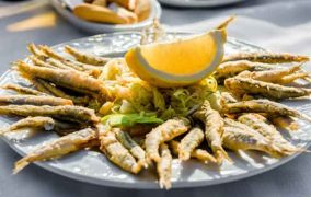 سمك الأنشوجة المقلى