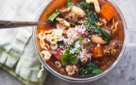 تحضير شوربة النقانق والشعيرية