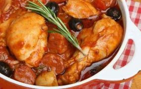 صينية بطاطس بالفراخ والصلصة