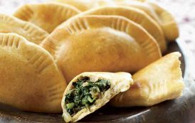 عمل فطيرة السبانخ الفلسطينية بعجينة هشة ولذيذة