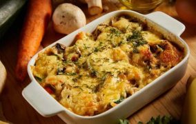 طريقة عمل صينية خضار بالجبنة والقشطة