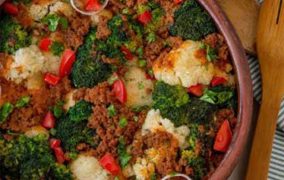 طاجن البروكلي والقرنبيط باللحم المفروم