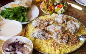 منسف لحم أردني باللبن