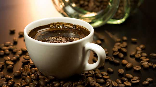 ما علاقة القهوة بضغط الدم؟