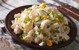 سلطة البطاطس المسلوقة مع البيض والمايونيز