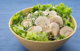 سلطة الخس والفطر