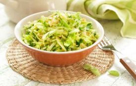 سلطة الخس والملفوف بالمايونيز