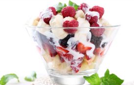 سلطة الفواكه الصيفية بالحليب المكثف