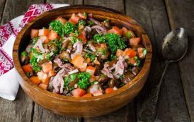 سلطة الفول بالطماطم والفلفل