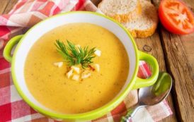 شوربة العدس بالكريمة والكوسا