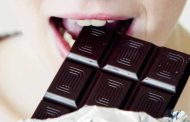 دراسة بريطانية تخلص الى “صلة” محتملة بين استهلاك الشوكولا وتحسين صحة القلب