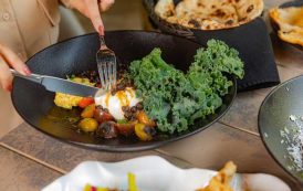 سلطة بوراتا مع الكايل المتبل