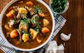 إيدام لحم بالبطاطس والجزر