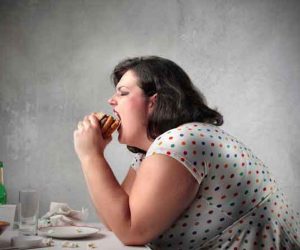 العلماء يبرهنون أن الغذاء يسبب الإدمان لدى البدناء