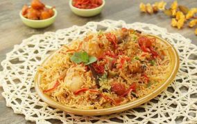 الأرز البخاري بالدجاج والكاري