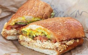 تحضير ساندويش فرانسيسكو الدجاج والمشروم