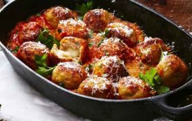 كرات اللحم المفروم المحشو بالجبنة الموتزاريلا