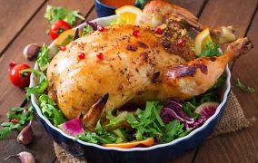 الدجاج المحشي بالأرز والخضار والكاري