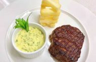 ستيك اللحم بصلصة البارينيس أو البارنيز Bearnaise sauce