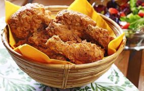 عمل بروستد الدجاج في المنزل