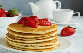 بان كيك بصوص الفراولة