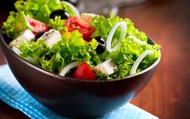 سلطة الخس المشوي وجبنة الفيتا