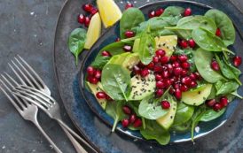 سلطة الرمان بالسبانخ