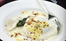 مكرونه رافيولي بالسبانخ مع صلصة اللبن الزبادي