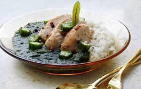 ملوخية بالدجاج مع أرز أبيض بالزبدة