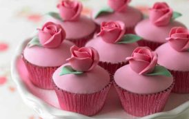 عجينة السكر لتزيين الكيكة