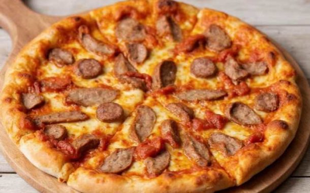 البيتزا بالسوسيس