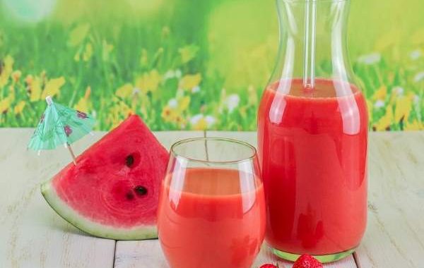 سموثى البطيخ والفراولة