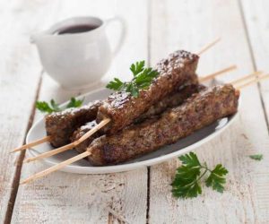 كباب حلبي مشوى على الفحم