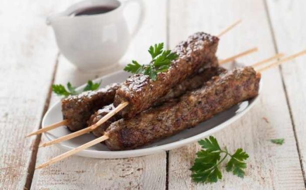 كباب حلبي مشوى على الفحم